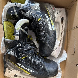 2023 Bauer Vapor X4 Hockey Skates Size 1.5 (Used)