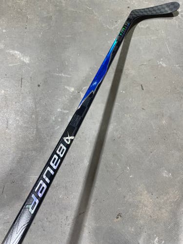 BAUER VAPOR Flylite Pro Stock Hockey Stick Grip P28 70 Flex Right 32475