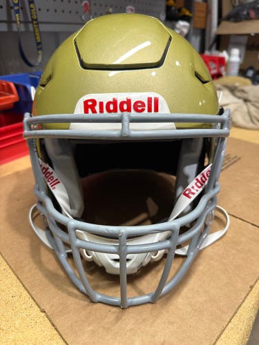 USED RIDDELL FLEX ADULT HELMET - MEDIUM - VEGAS GOLD