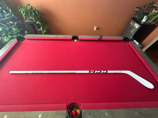 White Senior CCM Ribcor Trigger 9 Pro Right Handed Hockey Stick P28 75 Flex (Used)