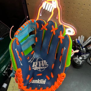 Franklin RHT Tee Ball Glove 9.5" (Used)