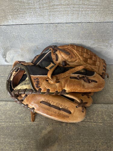 Louisville Slugger Helix Series 11" HXY1102 RHT Baseball Glove Buffalo Leather