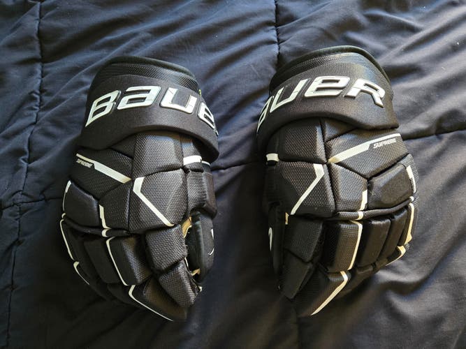 Bauer Supreme M5 Pro Gloves 15" (Like New)