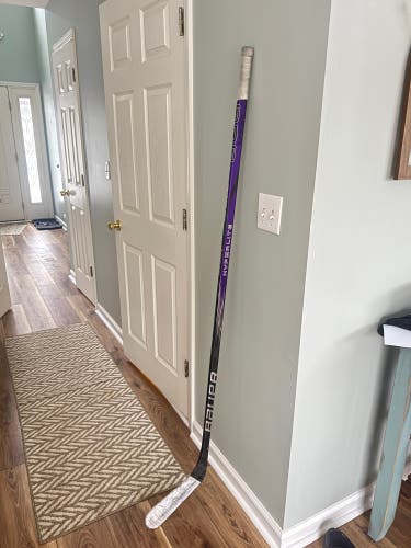 Senior Bauer Vapor Hyperlite 2 Right Handed Hockey Stick P92 70 Flex (Used)