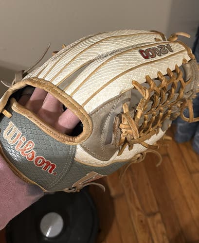 2024 Wilson RH Outfield A2000 Softball Glove 12.5" (Used)