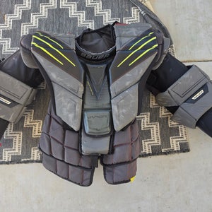 Medium Bauer Hyperlite Goalie Chest Protector (Used)