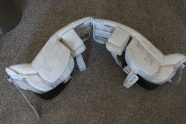 31" 2021 CCM Eflex 5.9 Goalie Leg Pads (Used)