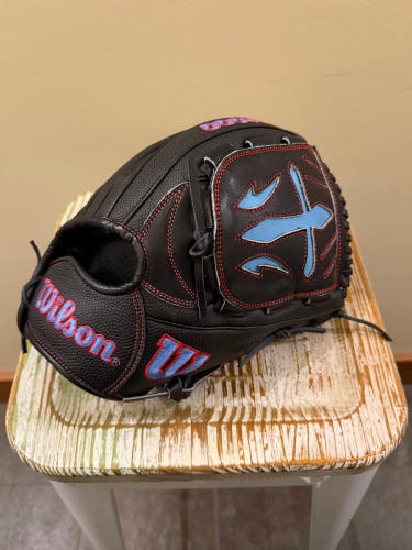 2025 Wilson A2000 B2 RH Pitcher's Baseball Glove 12" (New)