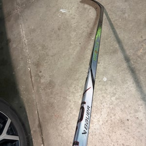 Senior Bauer Vapor Hyperlite 2 Right Handed Hockey Stick P92 87 Flex (Used)