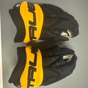 True Catalyst 9x Pro Gloves 13.5" (Used)