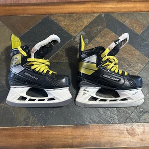 2020 Bauer Supreme 3S Hockey Skates Regular Width Size 3 (Used)