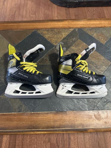 2020 Bauer Supreme 3S Hockey Skates Regular Width Size 3 (Used)