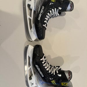 Black/Yellow 2023 Bauer Vapor Hyperlite 2 Hockey Skates 9.5 (Used)