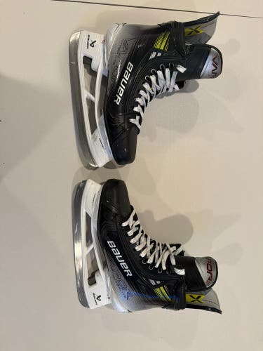 Black/Yellow 2023 Bauer Vapor Hyperlite 2 Hockey Skates 9.5 (Used)