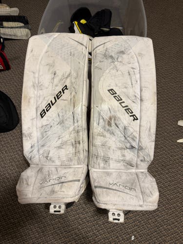Medium Bauer Vapor X700 Goalie Leg Pads (Used)
