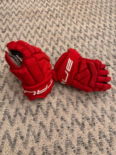 True Catalyst Gloves 11" (Used)
