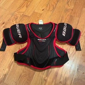 Medium Junior Bauer Vapor X700 Shoulder Pads (Used)