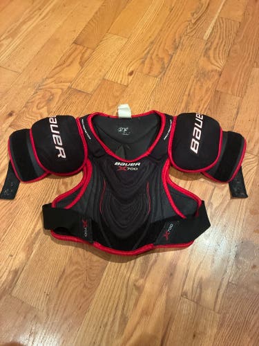 Medium Junior Bauer Vapor X700 Shoulder Pads (Used)