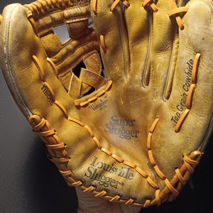 Louisville Slugger RH Outfield HBG76 Baseball Glove (Used)
