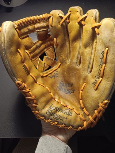 Louisville Slugger RH Outfield HBG76 Baseball Glove (Used)