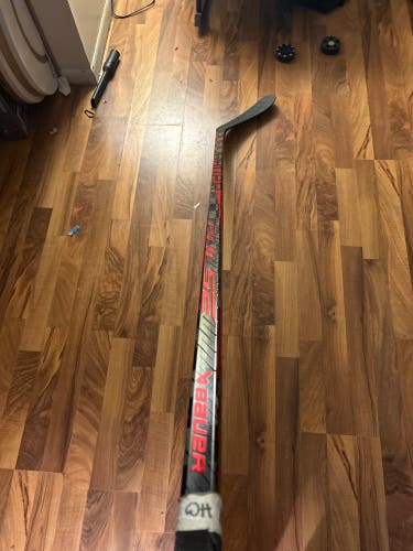 Senior Bauer Pulse Right Handed Hockey Stick P28 77 Flex (New)