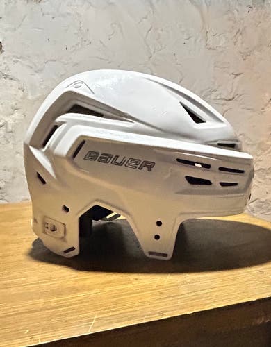 Medium Bauer Re-Akt 150 Helmet (Used)