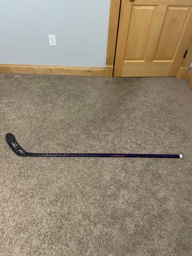 Senior Bauer Twitch Right Handed Hockey Stick P28M 70 Flex (Used)