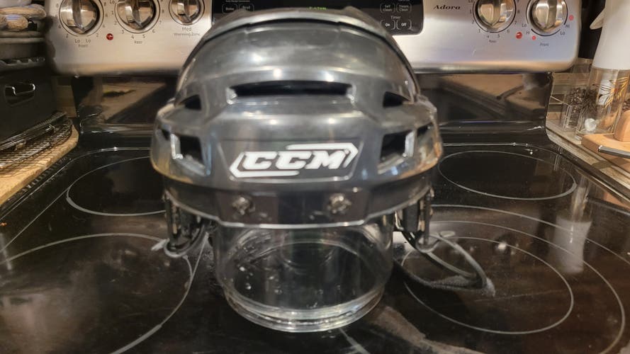Medium CCM Vector V10 Helmet pro stock with free cage(Used)