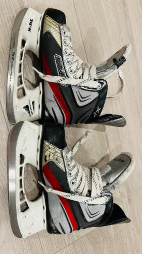 Bauer Vapor X2.0 Hockey Skates Extra Wide Width Size 2.5 (Used)
