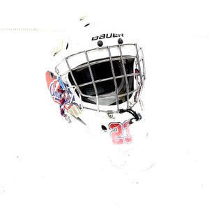 Used Bauer GOAL MASK EXPIRES 2028 Senior Goalie Helmet/Mask White S/M 11860-S000304615
