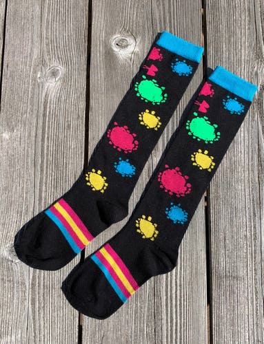 Fun splatter paint colored Girls Small Under Armour Socks (Used) softball, track, basketball lacross