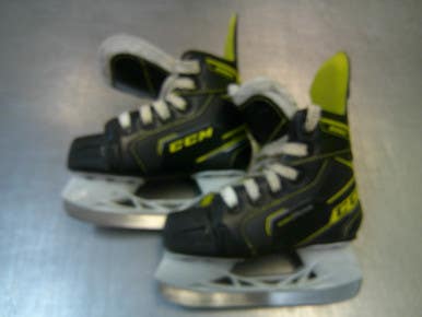 Used CCM SUPER TACKS 9350 Youth Hockey Skate Youth 08.0 11339-S000199163