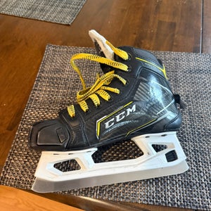 CCM Super Tacks 9370 Hockey Goalie Skates Regular Width Size 2.5 (Used)