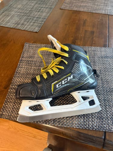 CCM Super Tacks 9370 Hockey Goalie Skates Regular Width Size 2.5 (Used)
