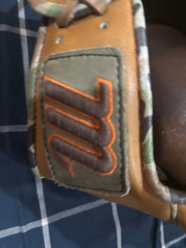 Marucci Night shift RH Infield Baseball Glove 11.5" (Used)