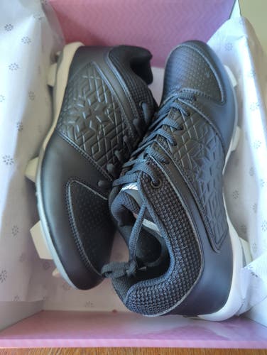 New* Rip-it Women's us8 Softball cleats size  black.