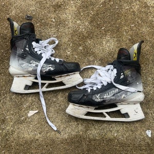 2023 Bauer Vapor Hyperlite 2 Hockey Skates Regular Width 10 (Used)