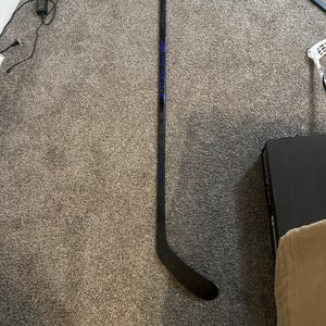 (NEW) Senior CCM Ribcor Trigger 10 Pro Right Handed Hockey Stick P28 70 Flex