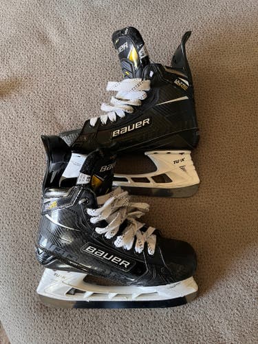 Black Bauer Supreme Ultrasonic Hockey Skates Regular Width Size 6.5 (Used)
