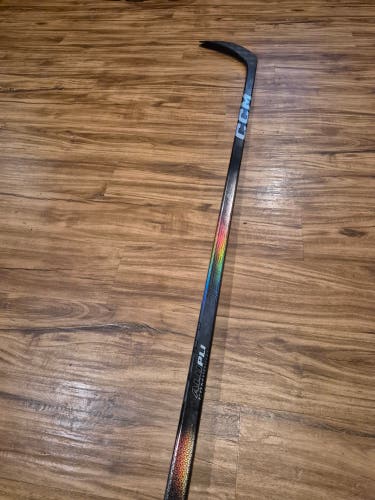 Senior CCM JetSpeed FT8 Pro Right Handed Hockey Stick P28M 77 Flex (Used)