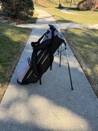 Titleist Players 4 Golf Bag (Used)