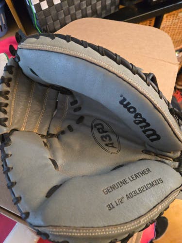 Wilson LH Catcher's Glove 31.5" (Used)