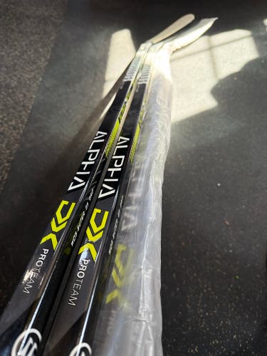 Senior Warrior Alpha DX Pro Team Right Handed Hockey Stick W05 85 Flex (New)