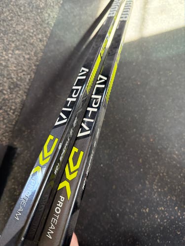 Senior Warrior Alpha DX Pro Team Right Handed Hockey Stick W01 85 Flex (Used)