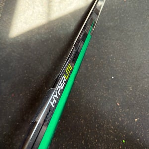 Senior Bauer Vapor Hyperlite Right Handed Hockey Stick P106 87 Flex (Used)