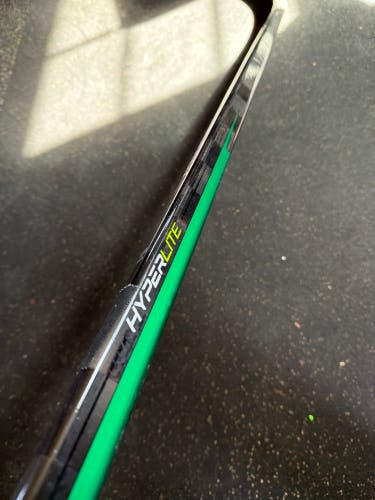 Senior Bauer Vapor Hyperlite Right Handed Hockey Stick P106 87 Flex (Used)