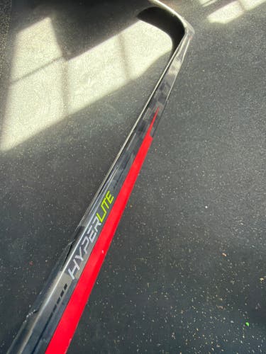 Senior Bauer Vapor Hyperlite Right Handed Hockey Stick P106 87 Flex (Used)