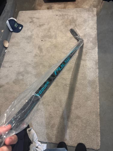 Intermediate Bauer Pulse Right Handed Hockey Stick P92 65 Flex (New)