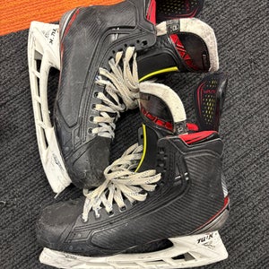 2019 Bauer Vapor 2X Pro Hockey Skates Regular Width Pro Stock 10.5 (Used) with pro Shot Blockers