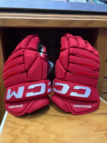 CCM Tacks 4 Roll Pro 2 Gloves 13" Red (New)